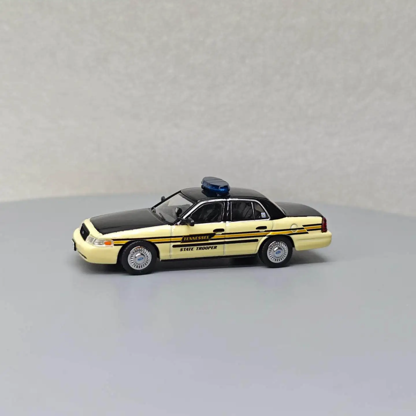 

596 1:64 Crown Victoria Tennessee Highway Patrol 100 Diecast Alloy Car Model Collectible Gift