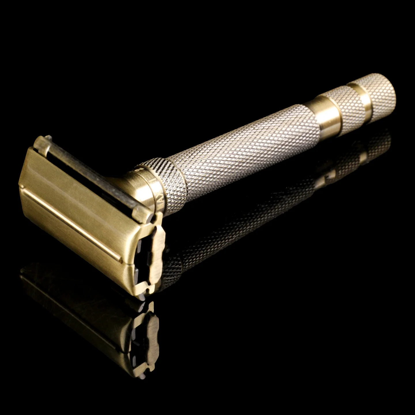 Green Bronze Razor Vintage Manual Shaving Razor Men's Beard Razor Pure Copper Classic Retro Double-Edged Blade Razor Stand