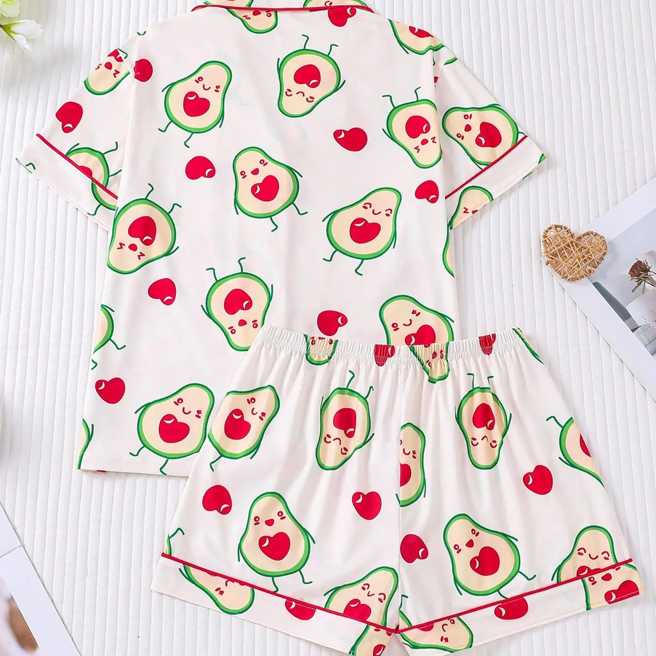 Women's Cartoon Avocado Heart-Shaped Printed Pajamas Set, Short-Sleeved Cardigan Shorts Casual Home Wear Two-Piece Set
