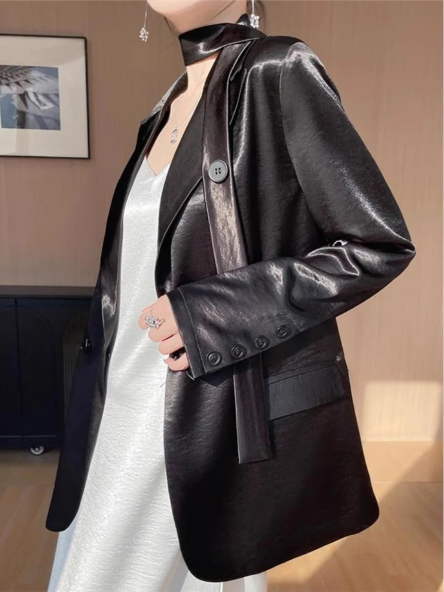 

Элегантный белый шелковый атласный удлиненный женский пиджак с V-образным вырезом и длинными рукавами для делового повседневного стиля