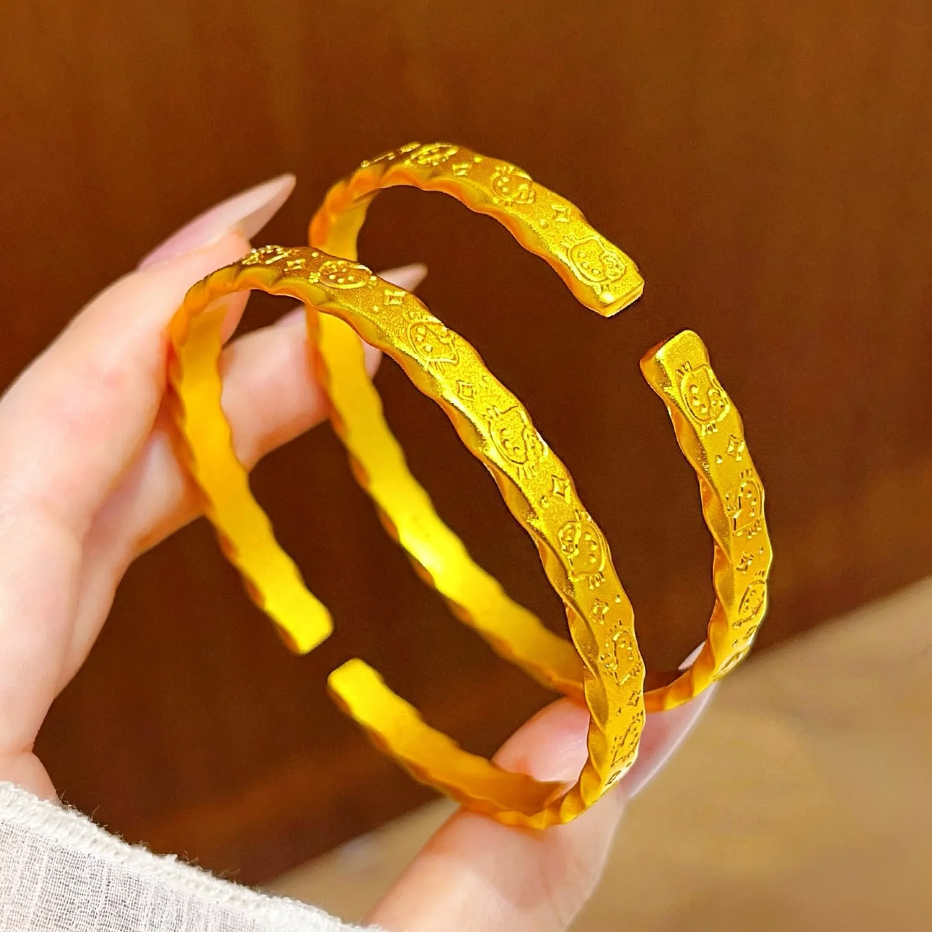 Oriental Trend Solid Gold Jewelry For Women 24K Gold AU999 Exclusive solid open wave bangle with national tide blessing carving