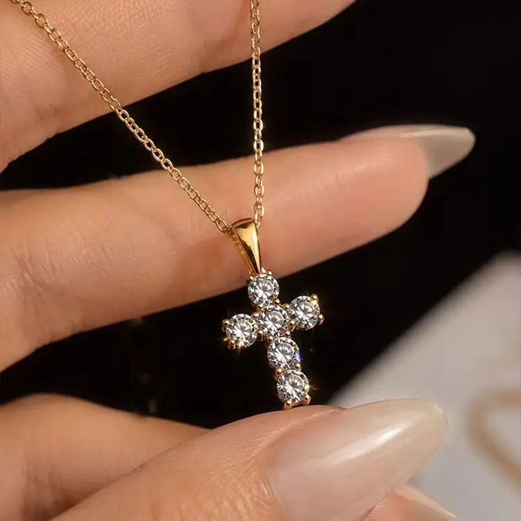 Eine 925 Sterling Silber Moissanit-Kreuzkette, die modisch, trendig, elegant, sanft, frisch und süß ist. – Detail 4