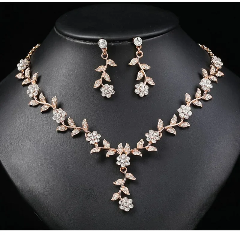 Necklace Earrings Set Bride Vintage Everything with Plum Blossom Shape Inlaid Collarbone Chain Wholesale Ensemble Argent 2025