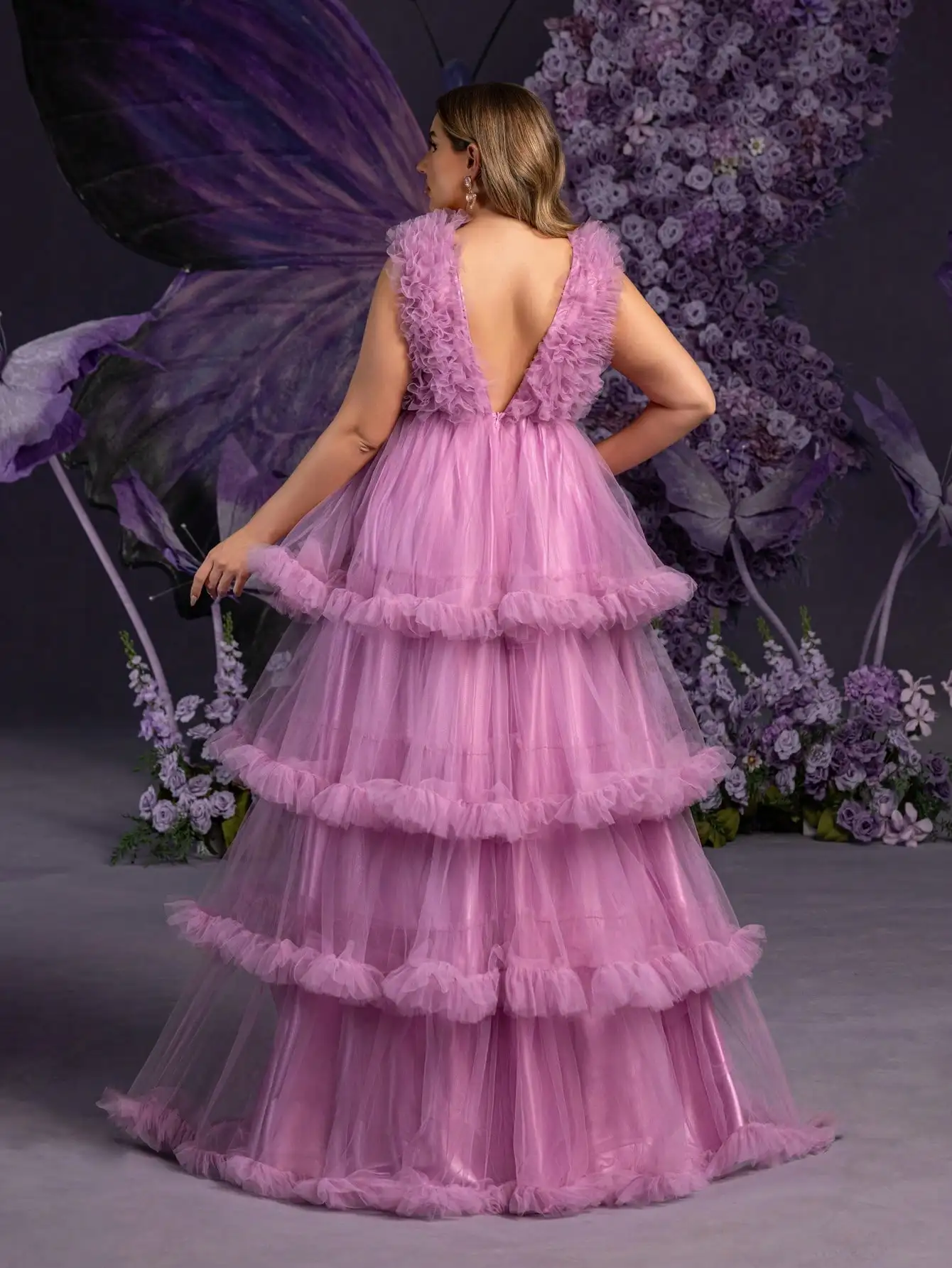 Plus-size maternity evening dresses with ruffles and multi-layered tulle skirts, suitable for maternity photoshoots, weddings