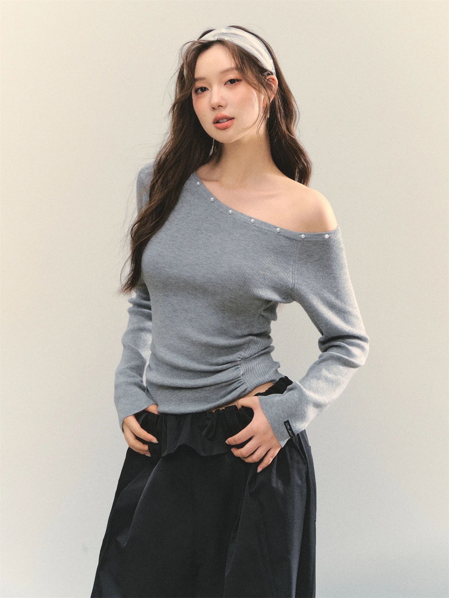 

Вязаный топ AsGony с жемчужным декором и асимметричным плечом, подчеркивающий талию, для женщин