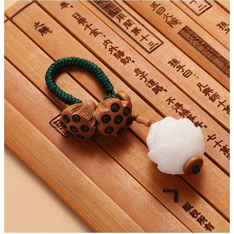 Keychain Bodhi Material Lotus Decoration Braid Rope Peach Wood Car Pendant Artistic Men andWomen Creativity Ornament Accessories