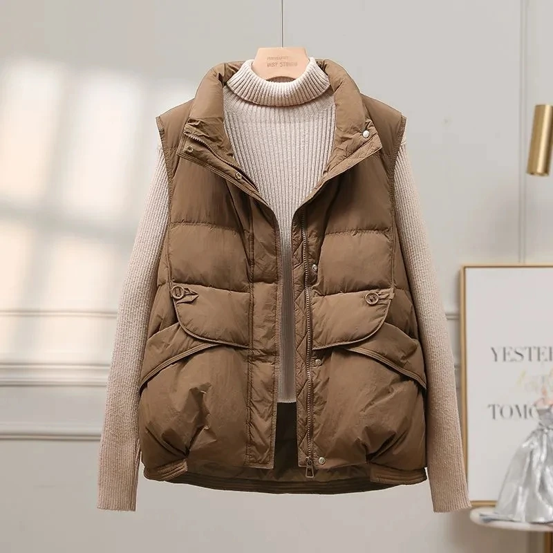 سترة جديدة لخريف وشتاء 2025 من القطن للنساء سترة قصيرة غير رسمية بياقة واقفة صدرية دافئة للسيدات ملابس خارجية سميكة بدون أكمام