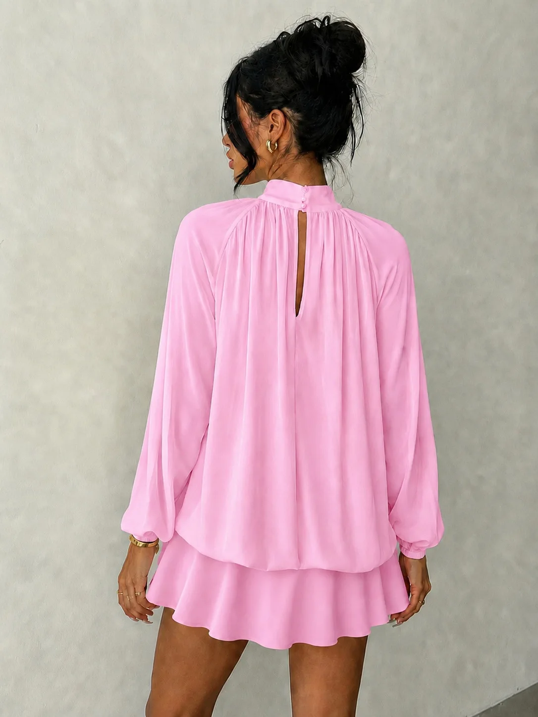 2026 Damen Hochgeschlossenes Plissiertes Chiffon-Kleid mit Langen Ärmeln und Rüschensaum Mini Elegantes Swing-Kleid für Büro, Party, Hochzeitsgast und Urlaub Trendig – Detail 7