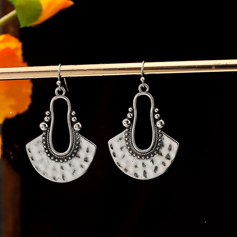 Hollow fan-shaped alloy pendant earrings retro fashion accessories manufacturers wholesale