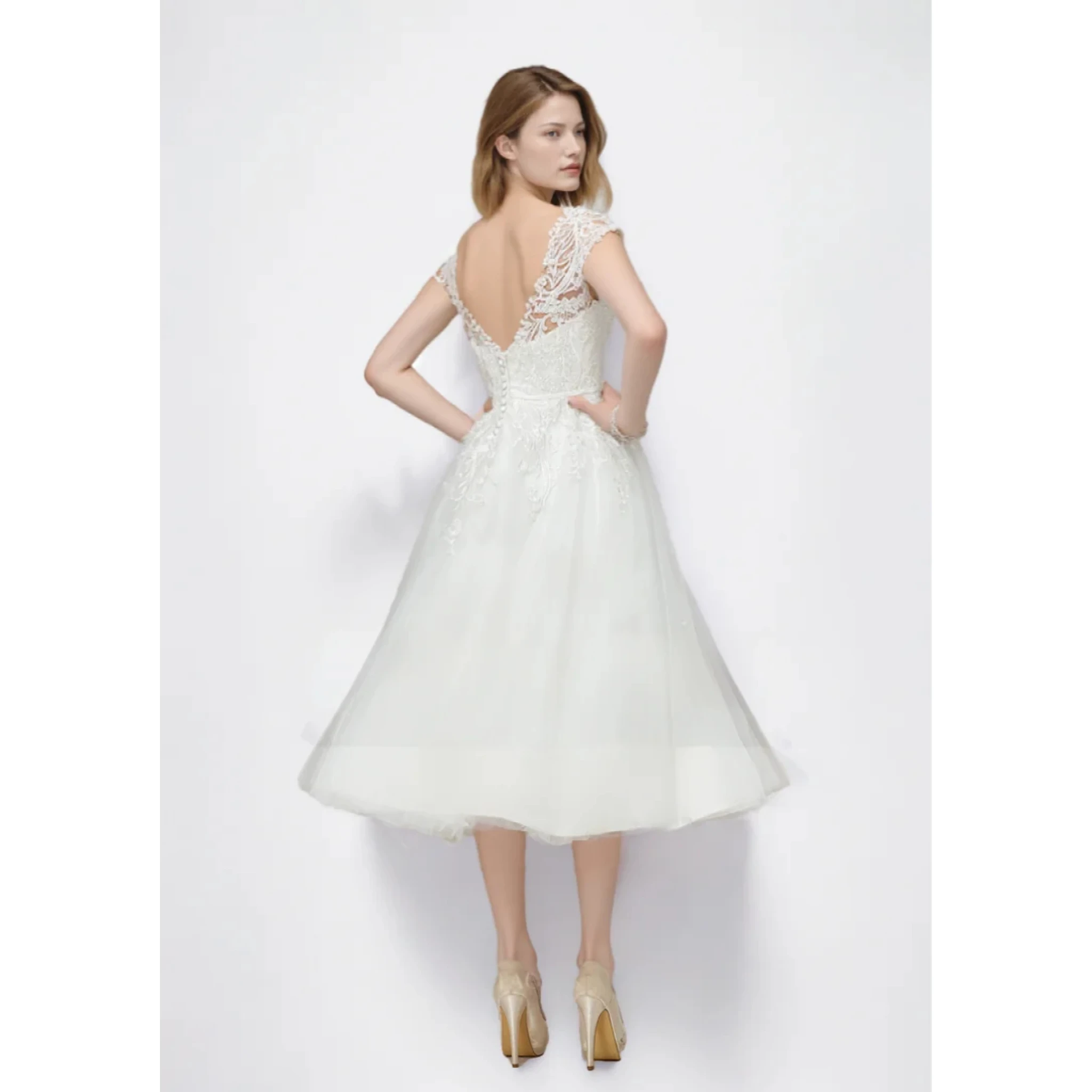 Сексуальное современное свадебное платье трапециевидной формы с v-образным вырезом чайной длины без рукавов из атласного тюля с кружевным поясом, пляжное свадебное платье 2025 года, бесплатно по индивидуальному заказу