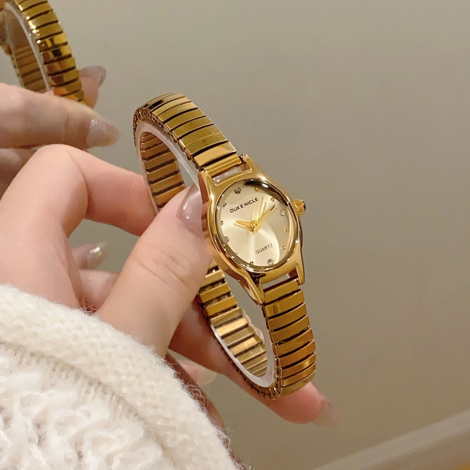 

Женские часы с эластичным ремешком, золотой браслет, кварцевые наручные часы с маленьким циферблатом, нарядные часы, женские часы, подарок на Рождество, винтажные часы