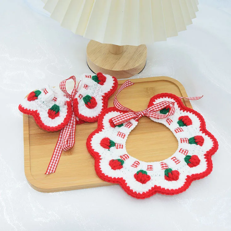 Pet Supplies Autumn Winter Bib Strawberry Pattern Pet Collar Wool Hand-knitted Cat Scarf Decoration Cat Accessories Pet Items