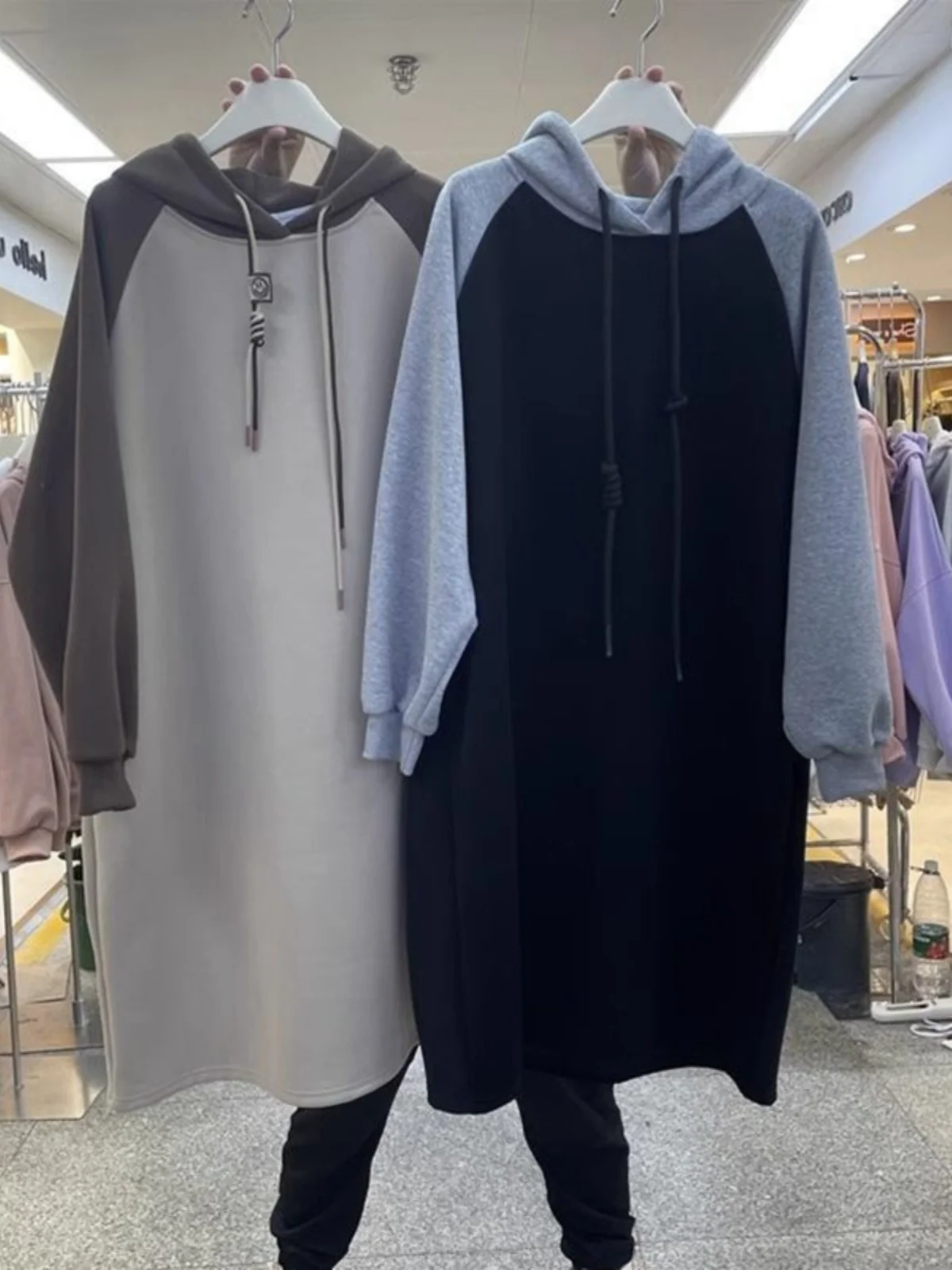 

Платье-худи больших размеров для женщин, повседневное, с длинным рукавом, средней длины, осенне-зимнее, свободного кроя, в стиле колор-блок, корейский стиль, большие размеры, 300 шт.