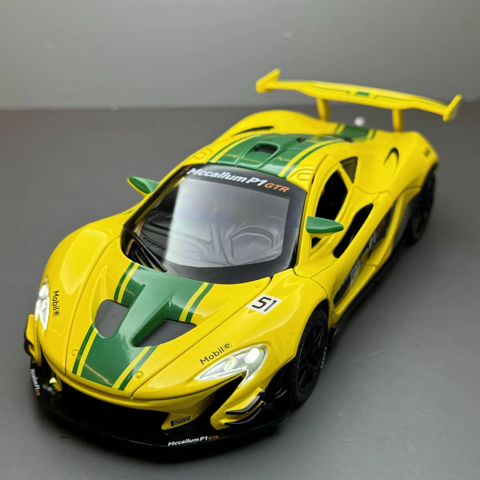 Mclaren-ダイキャストカーモデルP1 GTR,1:22,ダイキャスト合金金属,音と光,ハイシミュレーション,ボーイフレンドボックス付き車両ギフト