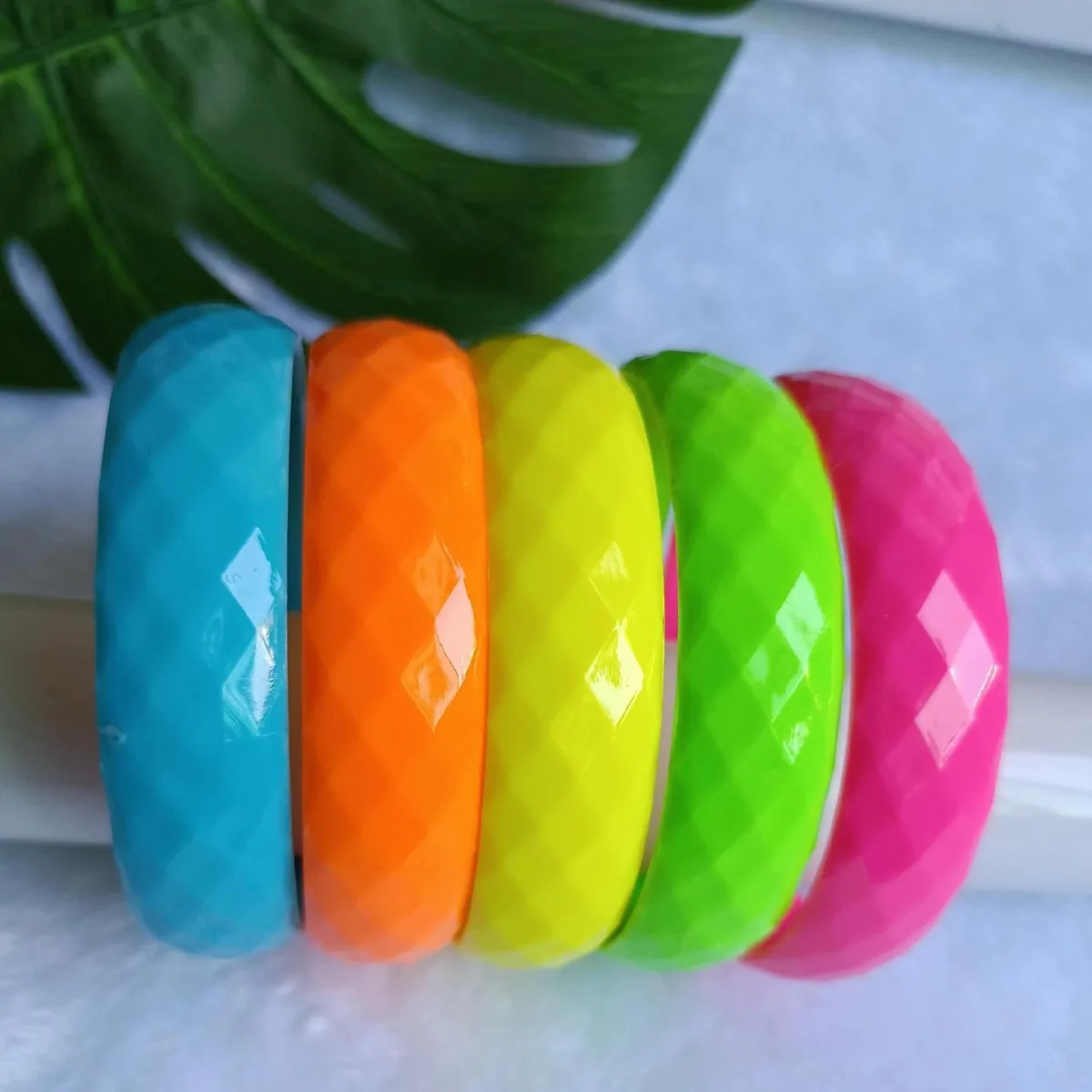 Cool 17MM Grid Fluorescent Color Vibrant Acrylic Resin bangle Bracelet Popular Fashion Colorful Daily Casual Matching Bracelet