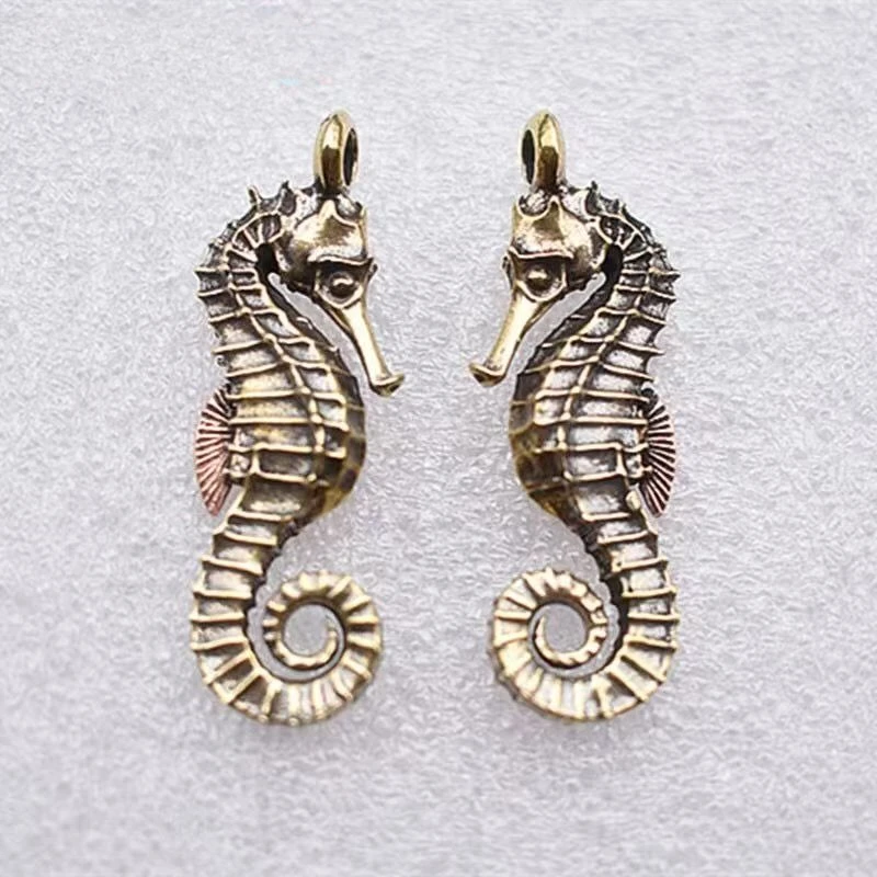 1PCS Vintage Brass Brass Seahorse Statue Key Chain Pendant Fashion Car Key Ring Bag Hanging Exquisite Handicrafts Souvenir Gift