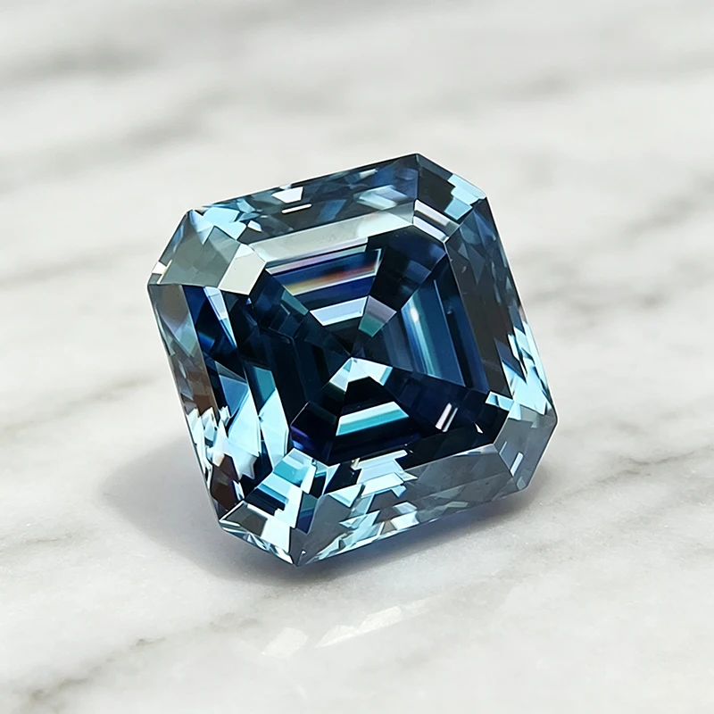 Moissanit-Stein im Asscher-Schliff, saphirblauer, im Labor gezüchteter Edelstein für Schmuckherstellung, besteht den Diamanttest mit Zertifikat. – Detail 4