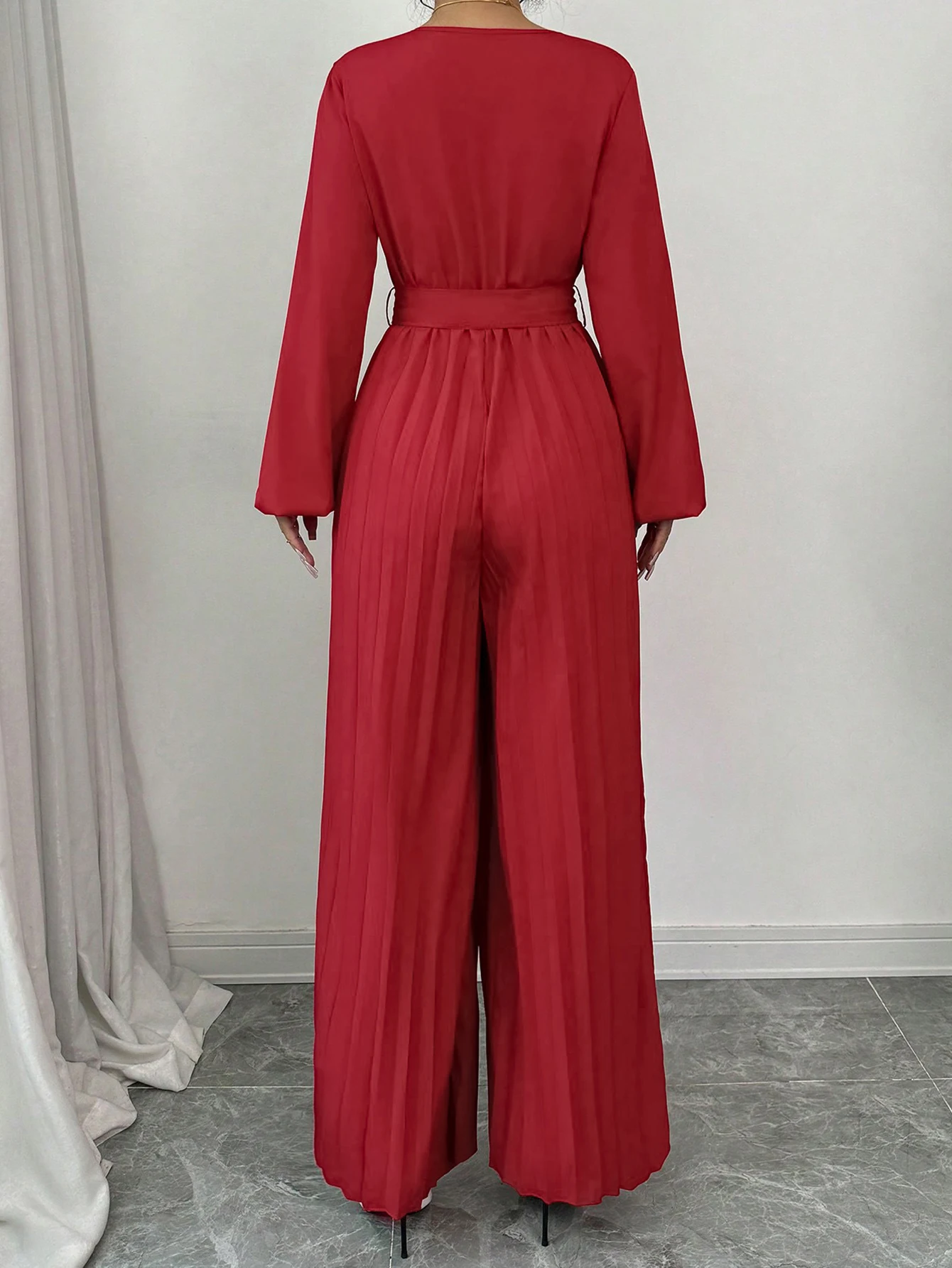 カジュアルフィットのラウンドネックジャンプスーツ、装飾要素なし、女性用ボトムウェア、アンサンブルスタイル