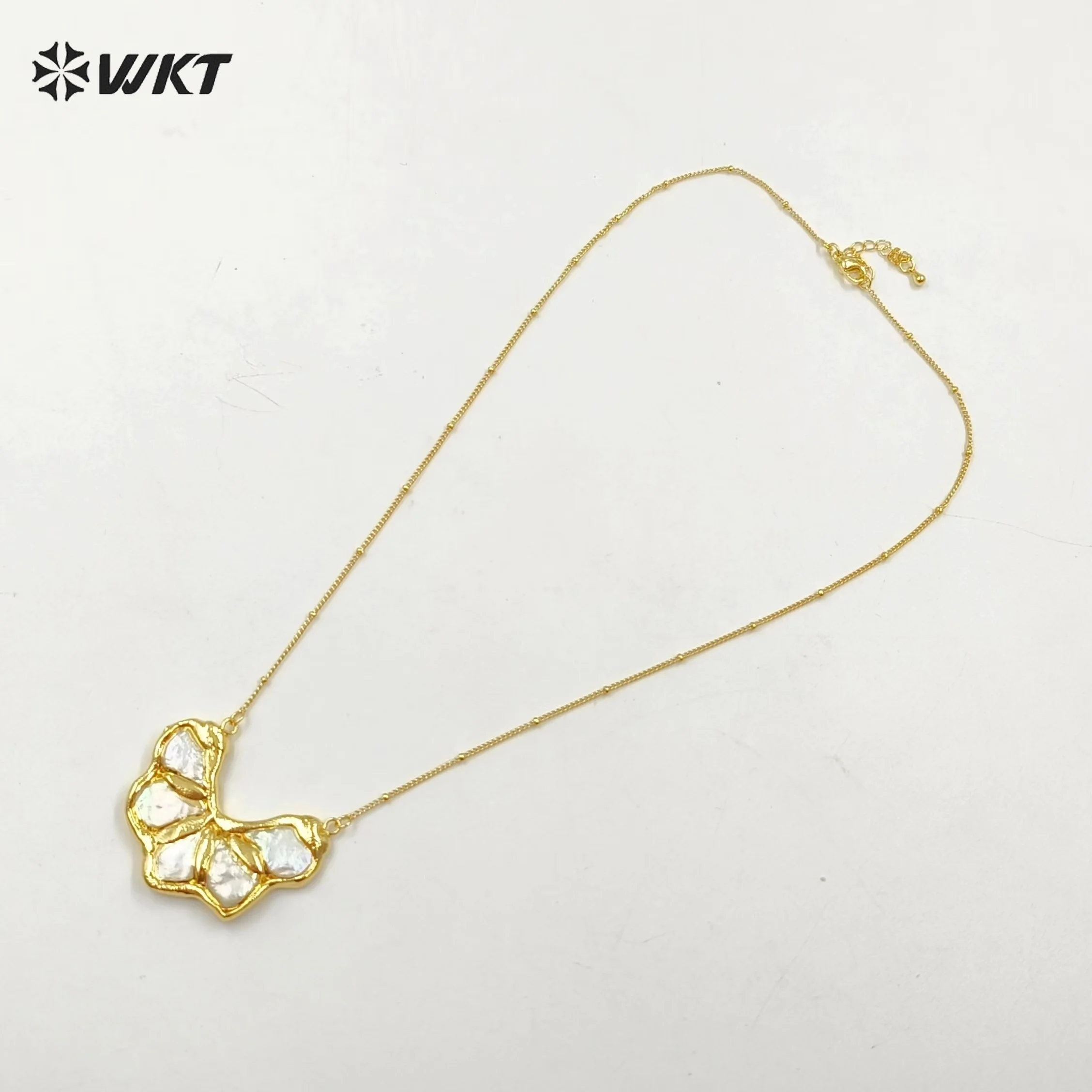 WT-JN268 Trendy Exquisite Half Flower Shape Natural Pearl With 18k Gold Plated  Necklace For Women Decorated