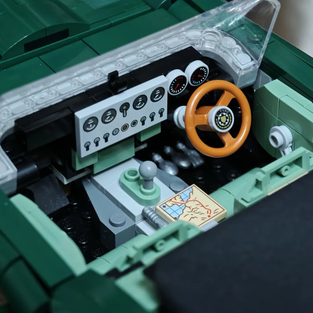 1673pcs NEW Technical Classic Convertible Sports Car Vintage Famous Green Roadster Display Model Building Blocks Adult Toy Gifts