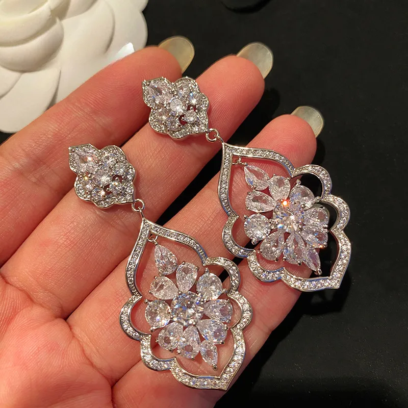 

New Fashion Flower Zircon Earrings