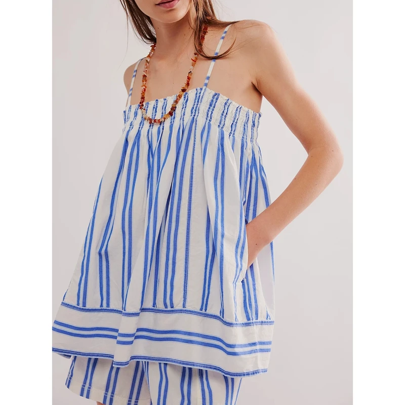 

Женский комплект для дома в стиле Y2K из 2 предметов: топ-камизоль без рукавов с квадратным вырезом и полосками, топ-пеплум и свободные шорты-боксеры с рюшами, пижамный комплект