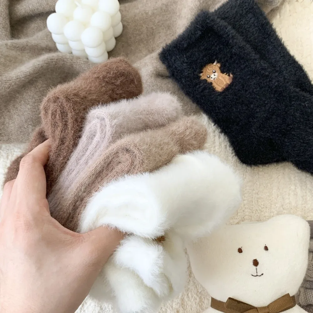 

Осенне-зимние теплые носки-тапочки, утепленные флисовые носки для сна с героями мультфильмов, милые женские домашние носки с вышитым ковром