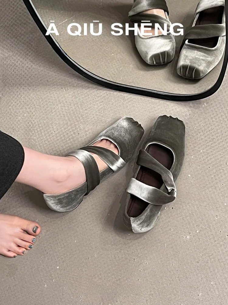 nouvelles-ballerines-femme-en-cuir-a-bande-croisee-surface-en-velours-talon-integre-modele-polyvalent-et-tendance-2026