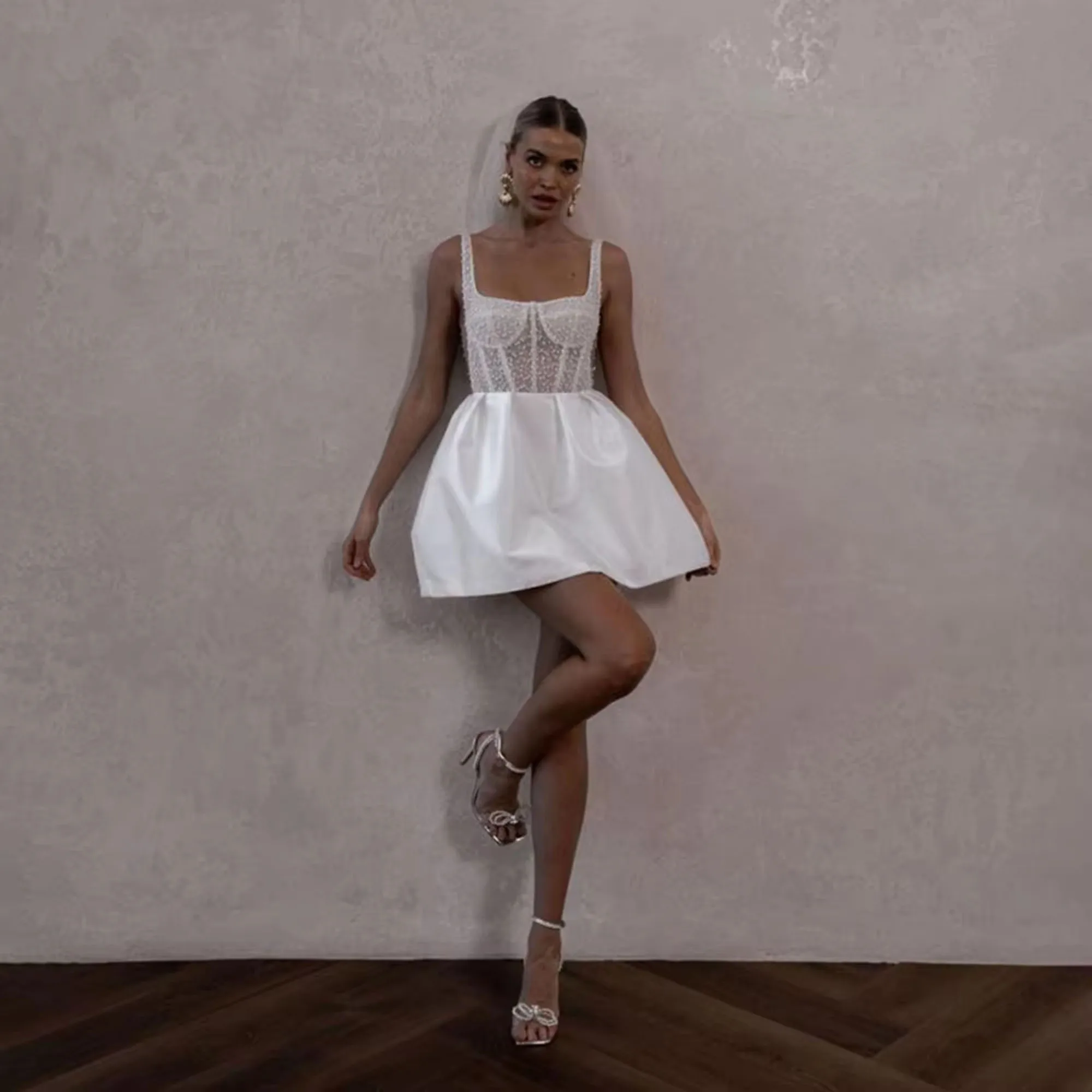 JEHETH Spaghetti Straps Beading Wedding Dress Sleeveless Short Wedding Gowns Backless Mini Bridal Gown vestido de Customized