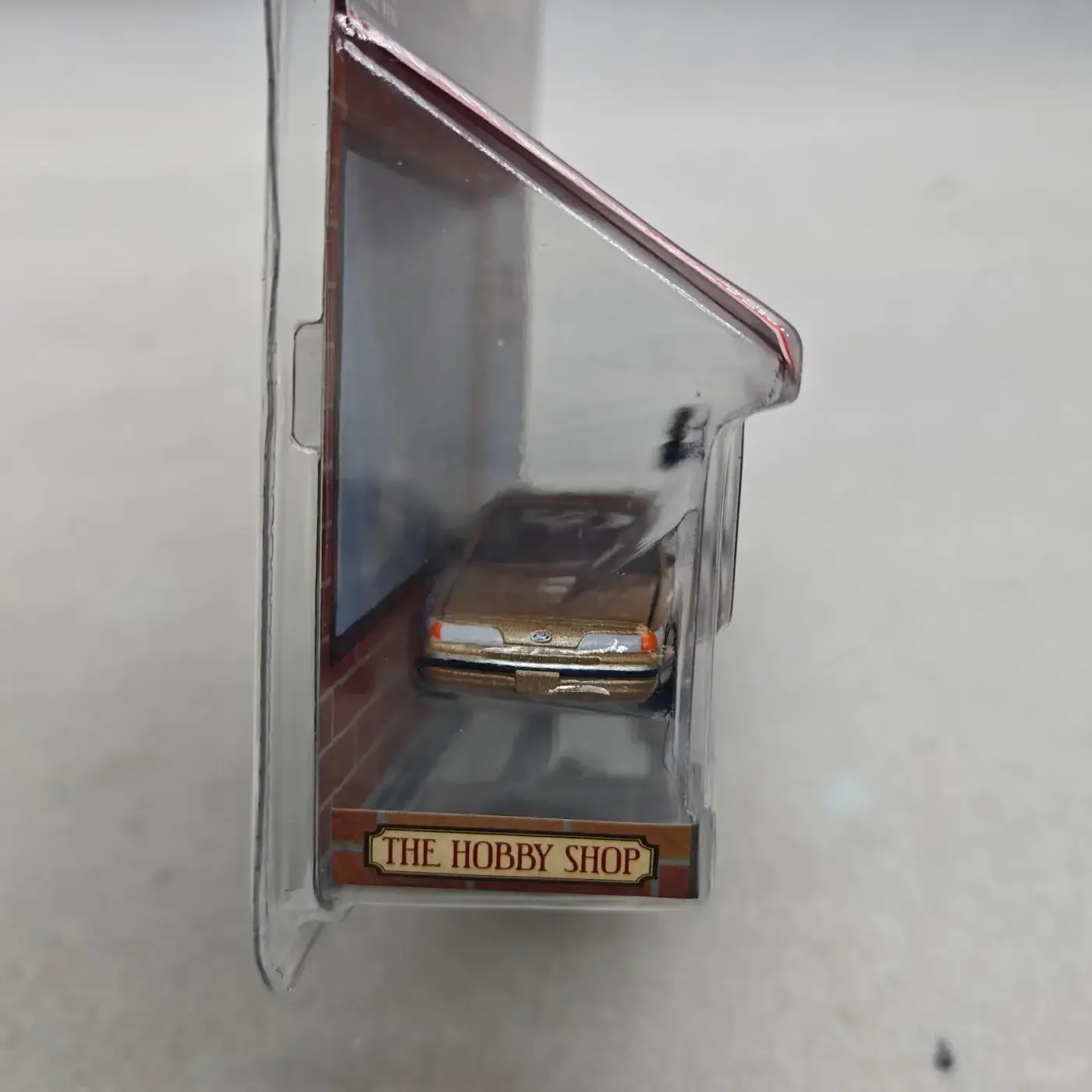 GreenLight 1:64 1992 クラウン人形付き高シミュレーション合金車モデルコレクタブルおもちゃギフトお土産ディスプレイ装飾品