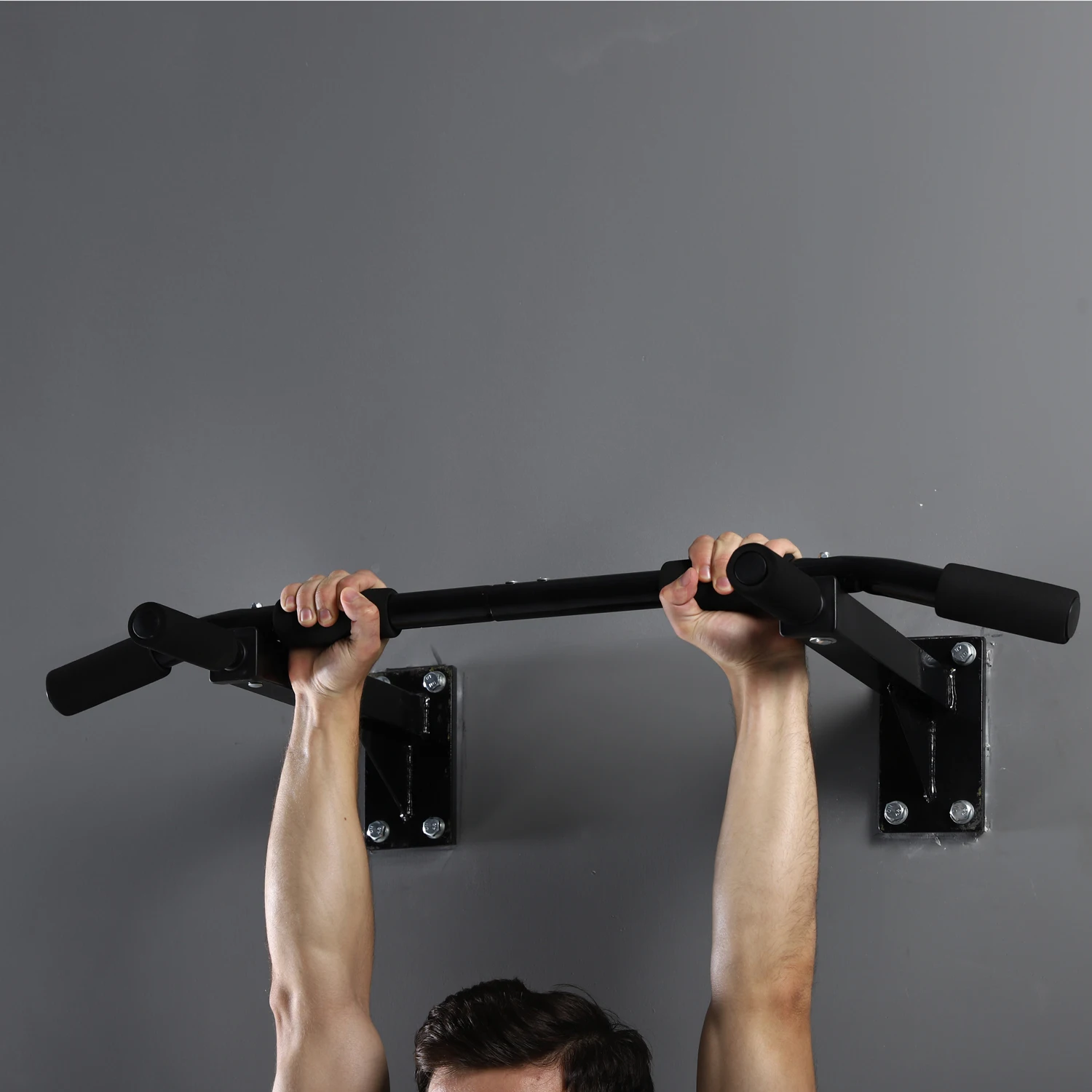 جهاز تدريب متقاطع مثبت على الحائط لصالة الألعاب الرياضية المنزلية من الفولاذ محمول متعدد القبضات وقضيب سحب لجمباز بناء الجسم