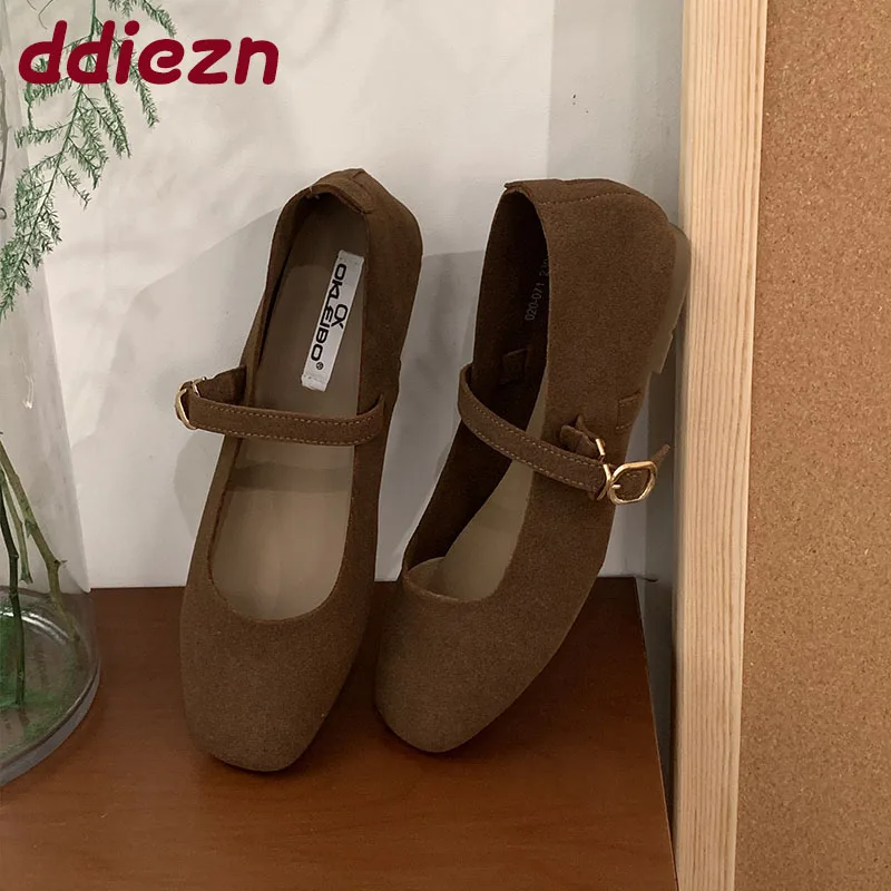 

Модная женская обувь Мэри Джейн на плоской подошве с пряжкой и ремешком, повседневная женская обувь с квадратным носком, мягкая женская обувь на плоской подошве в стиле Лолиты