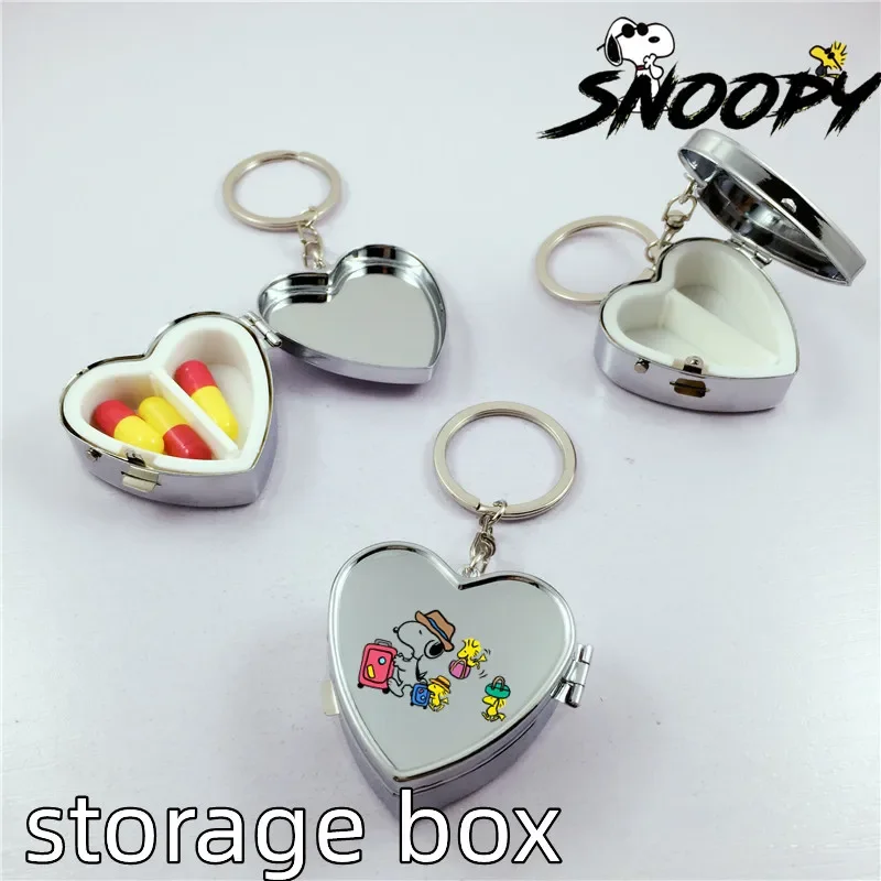 

Мультяшная маленькая коробка для таблеток в форме сердца Снупи, металлическая аптечка, брелок для ключей, коробка для хранения конфет с тобой, зеркальная подвеска