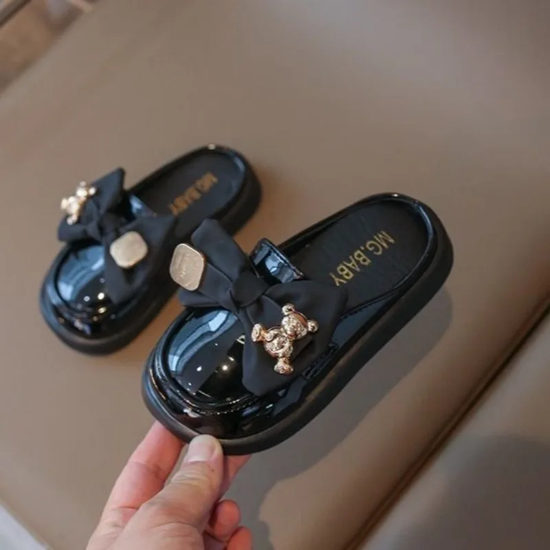 New 2026 Spring Girls Leather Closed Toe Mules Korean Fashion Soft Sole Outdoor