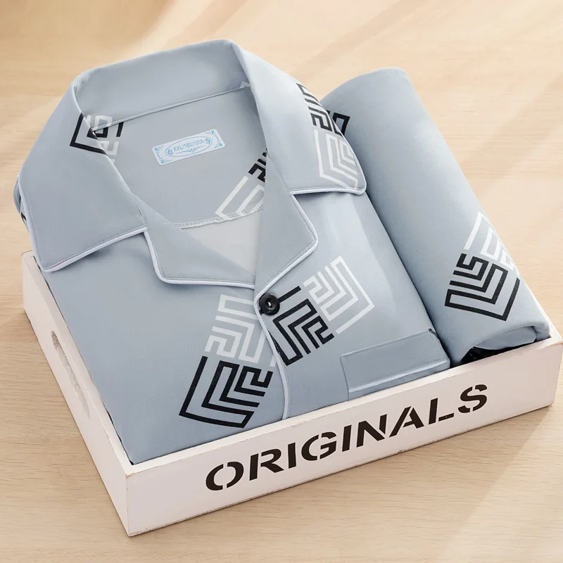 Men's cardigan light color line drawing