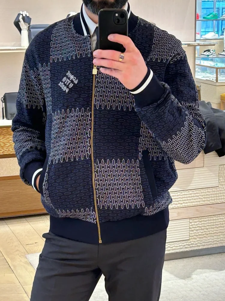 

Мужская модная куртка-бомбер на молнии с вышивкой букв, длинными рукавами и воротником-стойкой, осенне-зимняя коллекция, трендовая модель