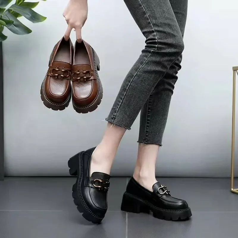 2024 Mode Schoenen Voor Vrouwen Slip On Dames Pumps Herfst Ronde Neus Massief Metalen Decoratie Platform Waterdichte Schoenen Vrouwen