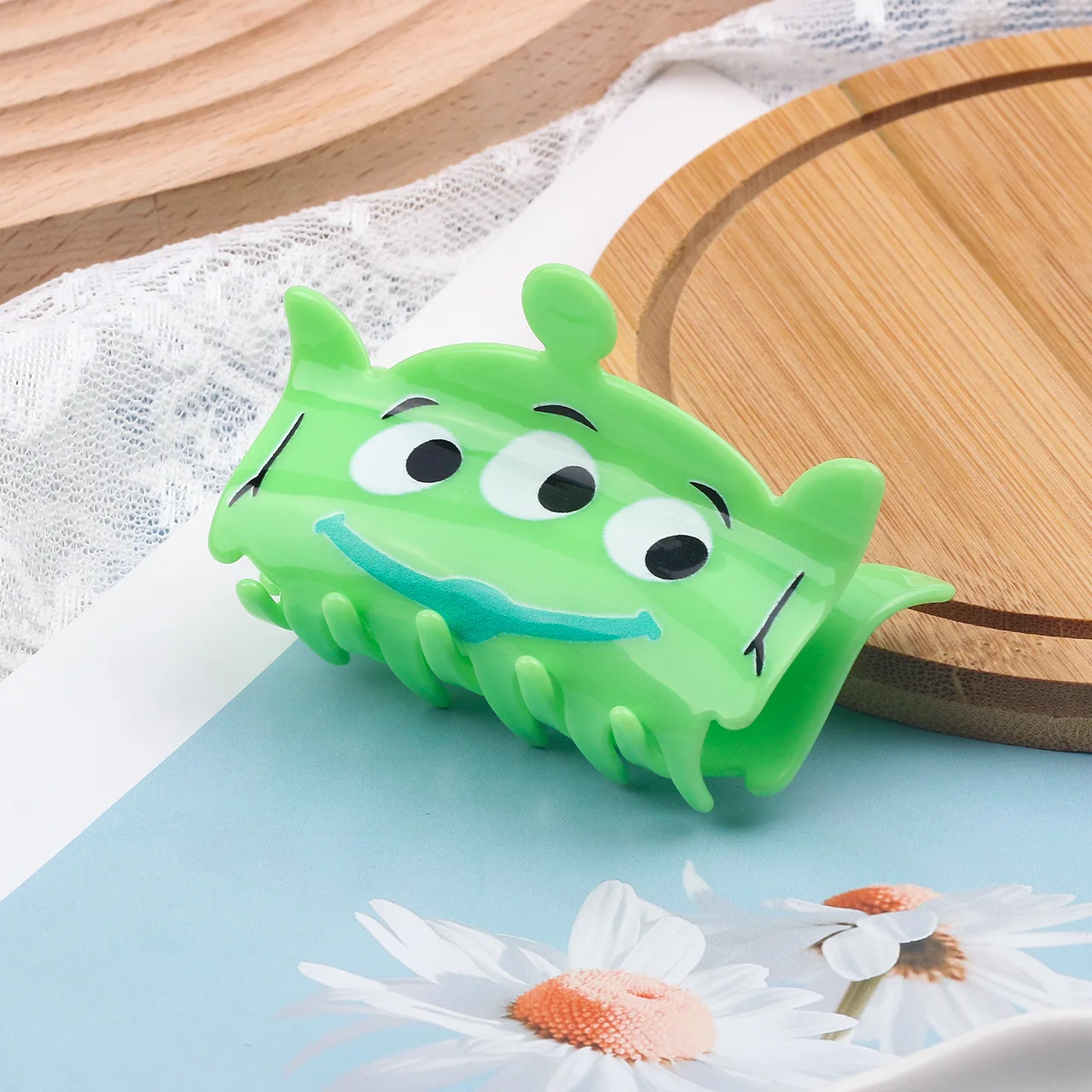 مشبك مخلب شعر تم تصميمه بعد شخصية "الجانب" من فيلم الرسوم المتحركة ديزني · بيكسار "قصة اللعبة"