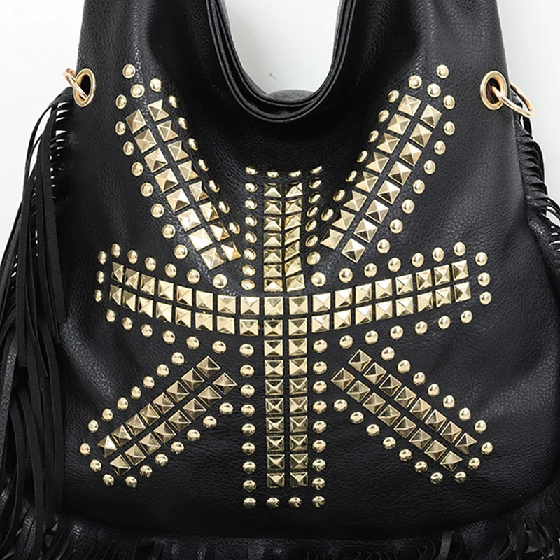 Nieten-Quasten-Umhängetasche, Punk-Rock-Metall-Nieten-Tragetasche, Y2k-Mädchen-Handtasche mit großer Kapazität aus weichem PU für Einkauf und Pendeln – Detail 4