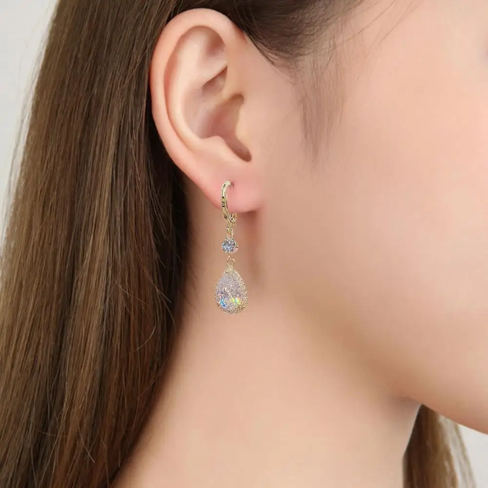 1 Pair Sparkling Rhinestone Women Earrings Dangle Earrings Water Drop Pendant Elegant Golden Hypoallergenic Fashion Jewelry