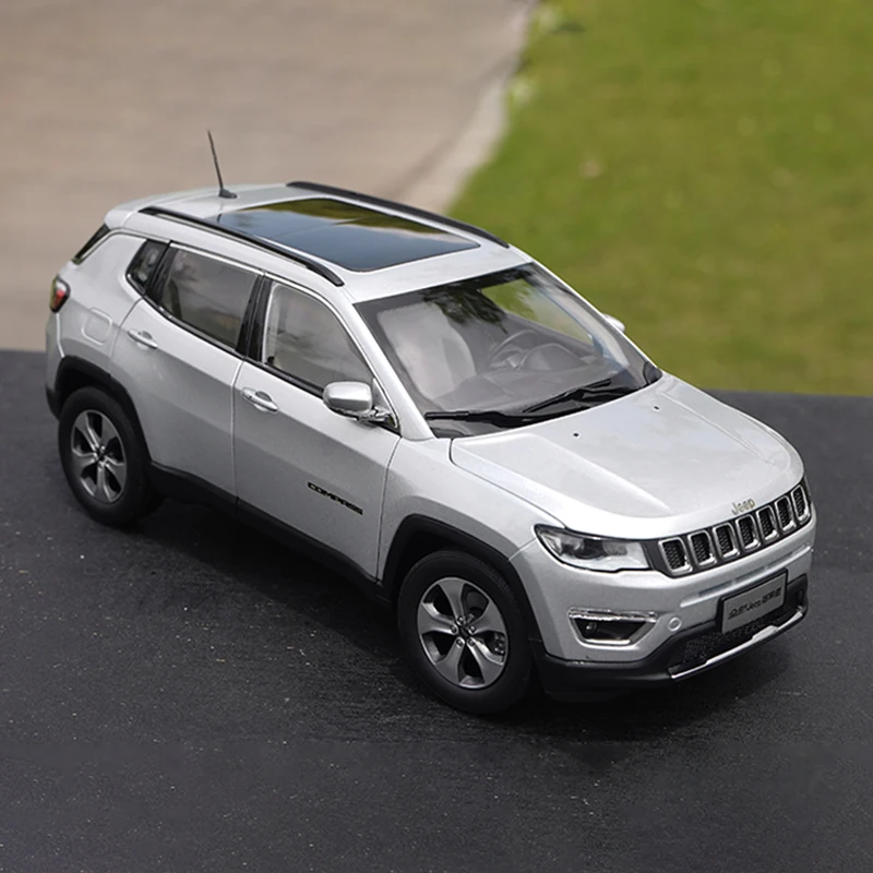 1:18 Scale Diecast Alloy JEEP COMPASS Off-road Vehicle SUV Cars Toys Cars Model Classics Adult Souvenir Gifts Static Display