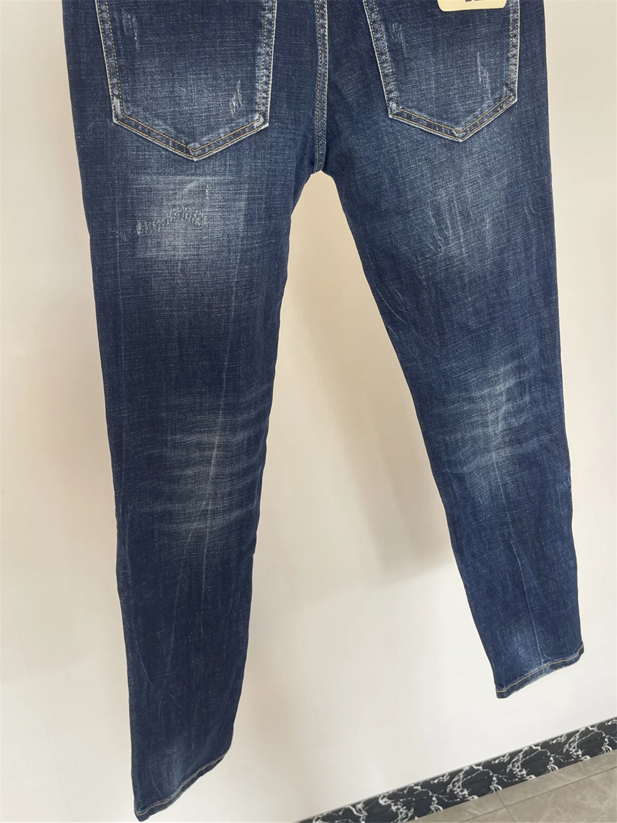 2025 primavera e verão novo d2 jeans na moda masculino lavado moagem buraco remendo pintura magro-ajuste pés azul elástico