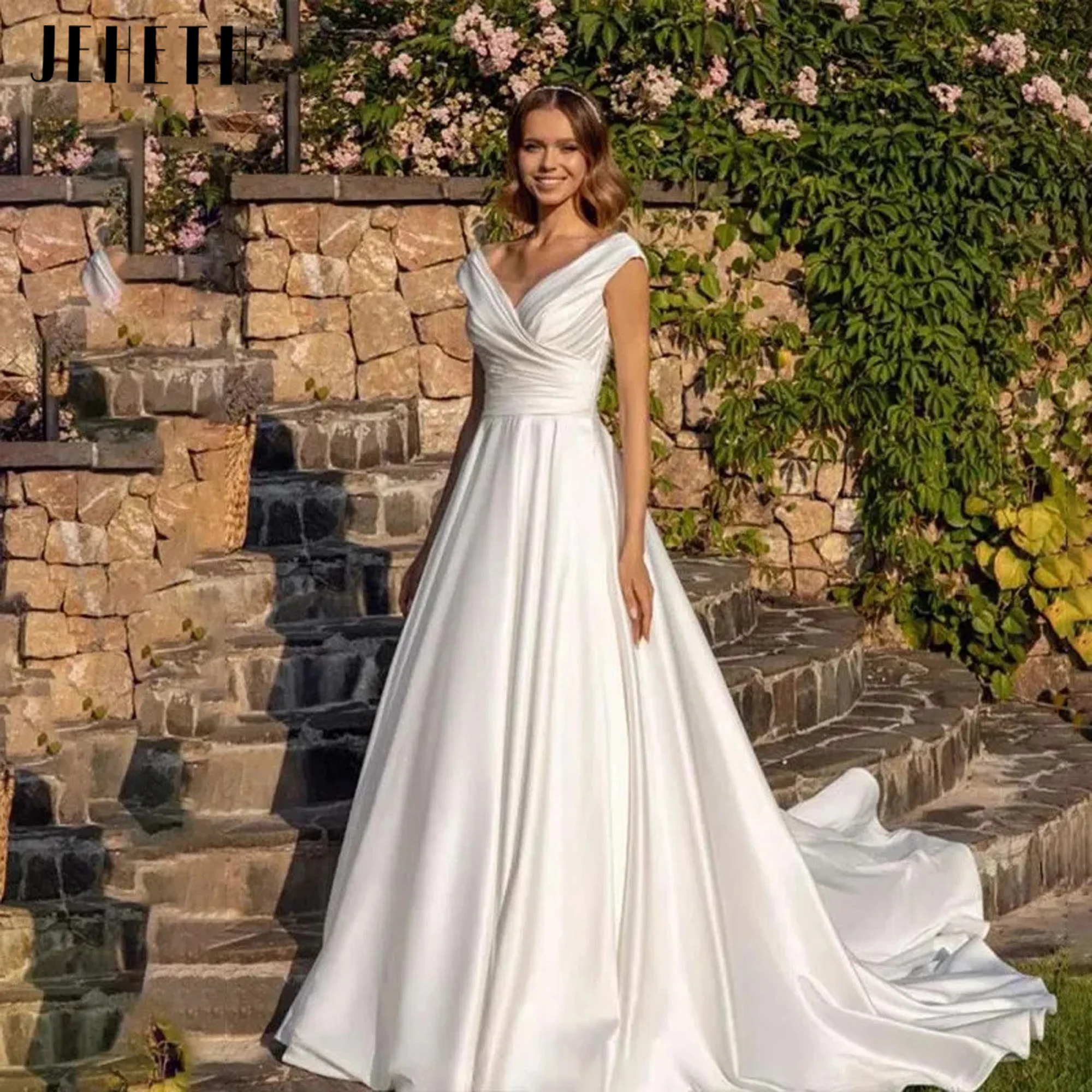 

French Light Wedding Dress 2025 Bridal Hepburn Style Retro Satin Outward Yarn One Shoulder Temperament Welcome Dress Customized