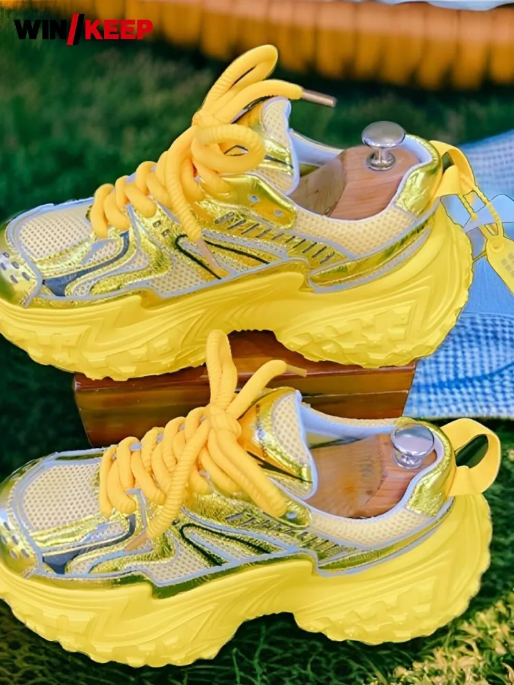 

Summer Mens Sneakers Breathable Mesh Spliced Patent Leather Comfortable Platform Running Shoes Designer Sports Trainers Male