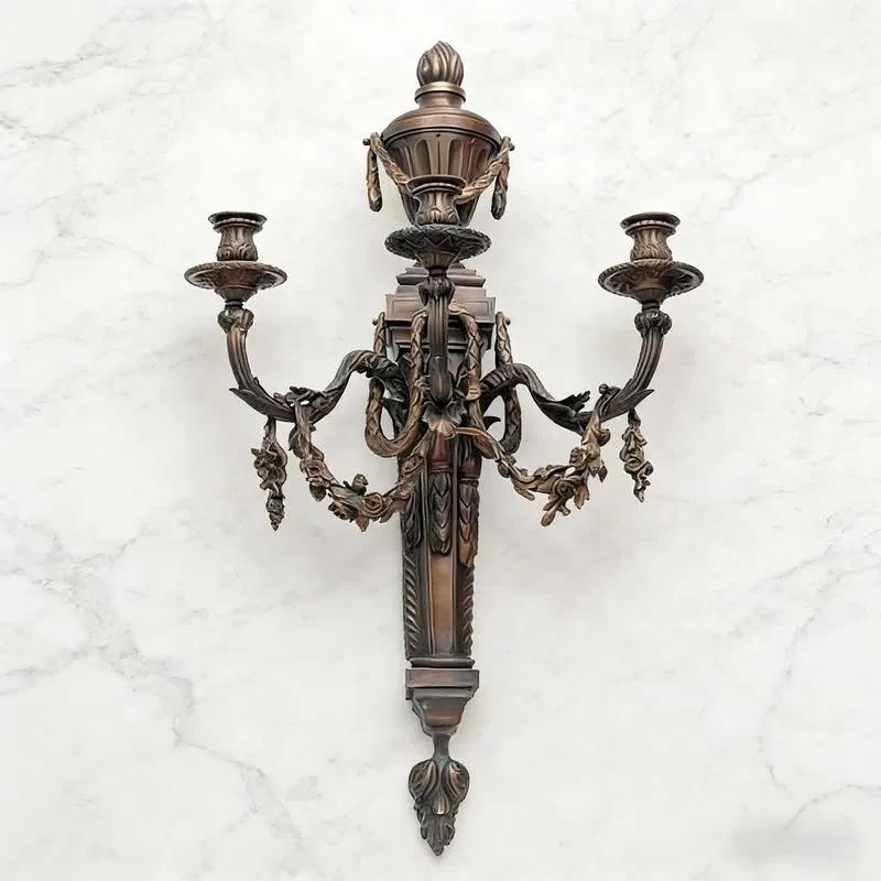 Neoclassical wall-mounted antique bronze decorative three-arm lamp/lamp/candlestick, suitable for home and hotel use