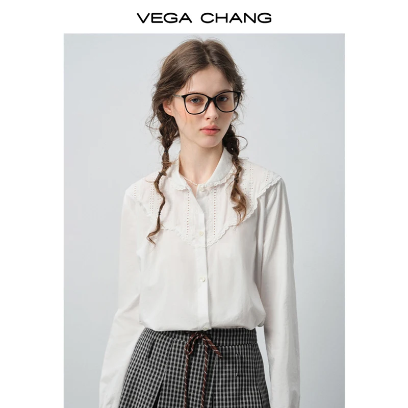 เสื้อเชิ้ตผู้หญิง Vega Chang รุ่นใหม่สำหรับฤดูใบไม้ร่วง ตกแต่งด้วยผ้าลูกไม้และดีไซน์เว้า แขนยาว ติดกระดุมแถวเดียว