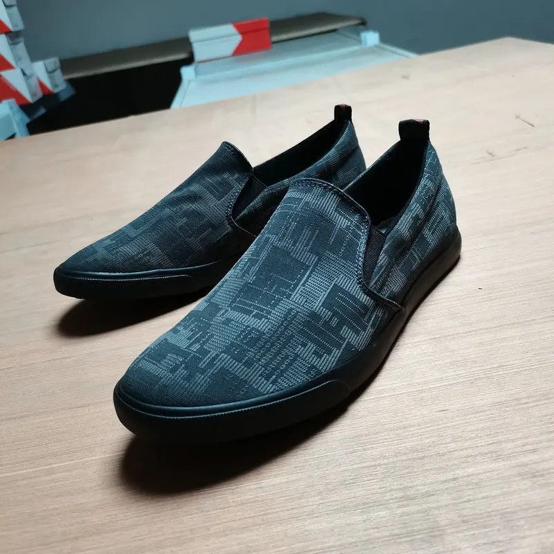 

Spring Summer Slip-on Shoes Men Canvas Shoes Korean Style Loafers Breathable Casual Male Cloth Shoes Soft Comfortable D1022