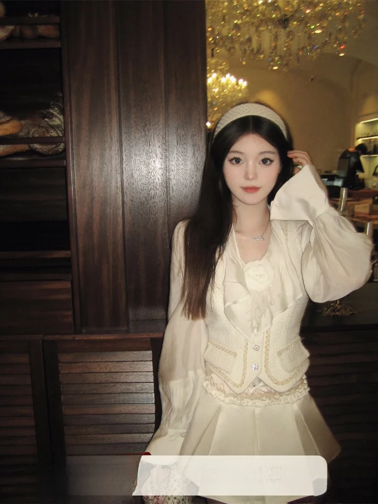 

DOGGYQIN ins College Heavy Embroidery irt Women's High-End Sensation Small Fraance Vest Two-Piece Set Faionable Com...