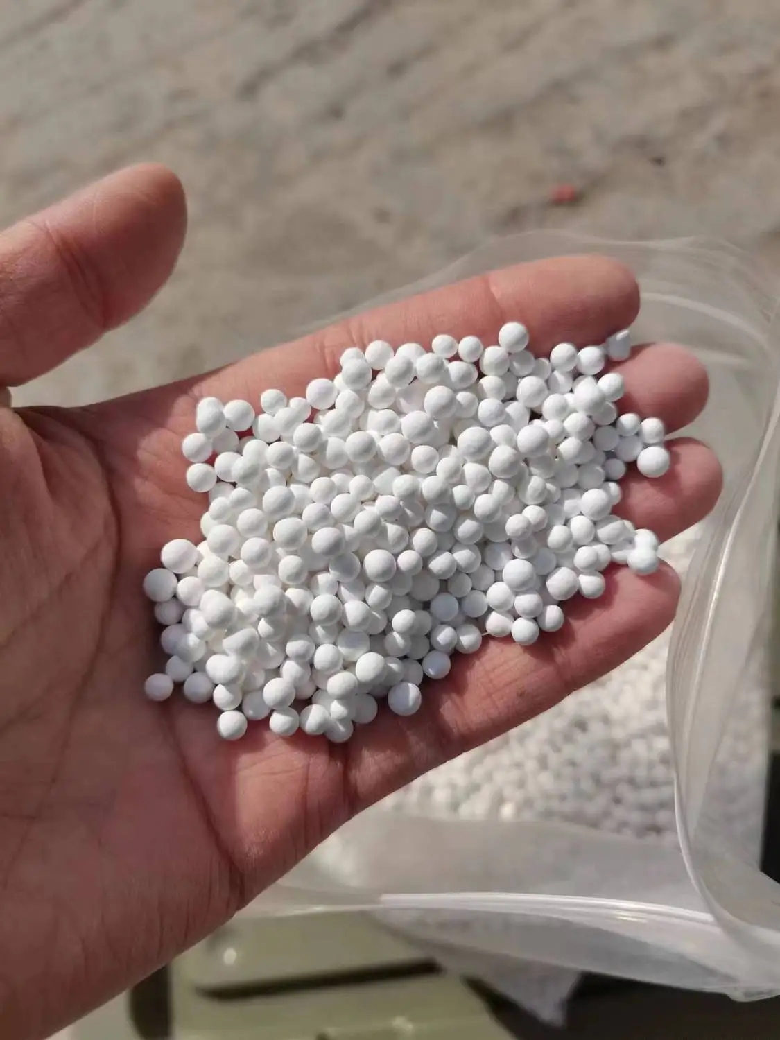 Chinese Factory Alumina Desiccant Balls Activated Alumina Ball for Water Treatment Defluoridation Adsorbent