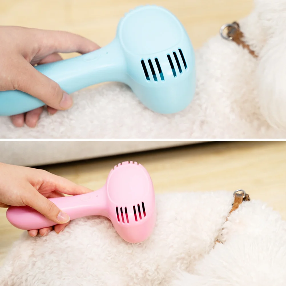 منظف فرشاة شعر الحيوانات الأليفة الكهربائية المحمولة مزيل الشعر باللون الأزرق السماوي للكلاب والقطط مادة ABS صديقة للبيئة